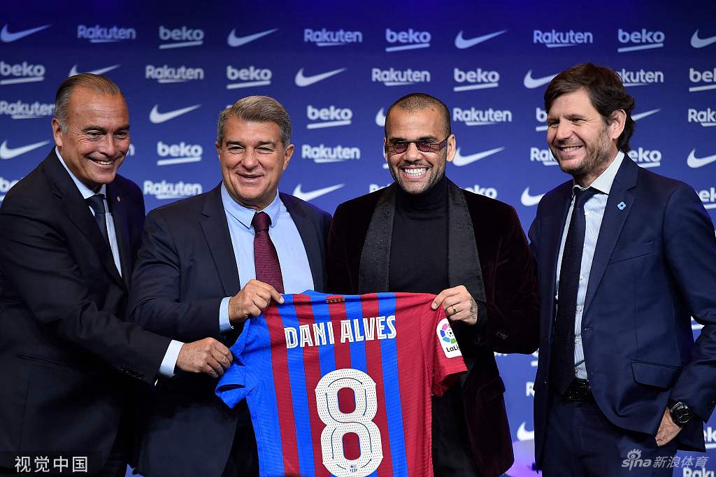 阿尔维斯亮相诺坎普：巴萨是我最后一站