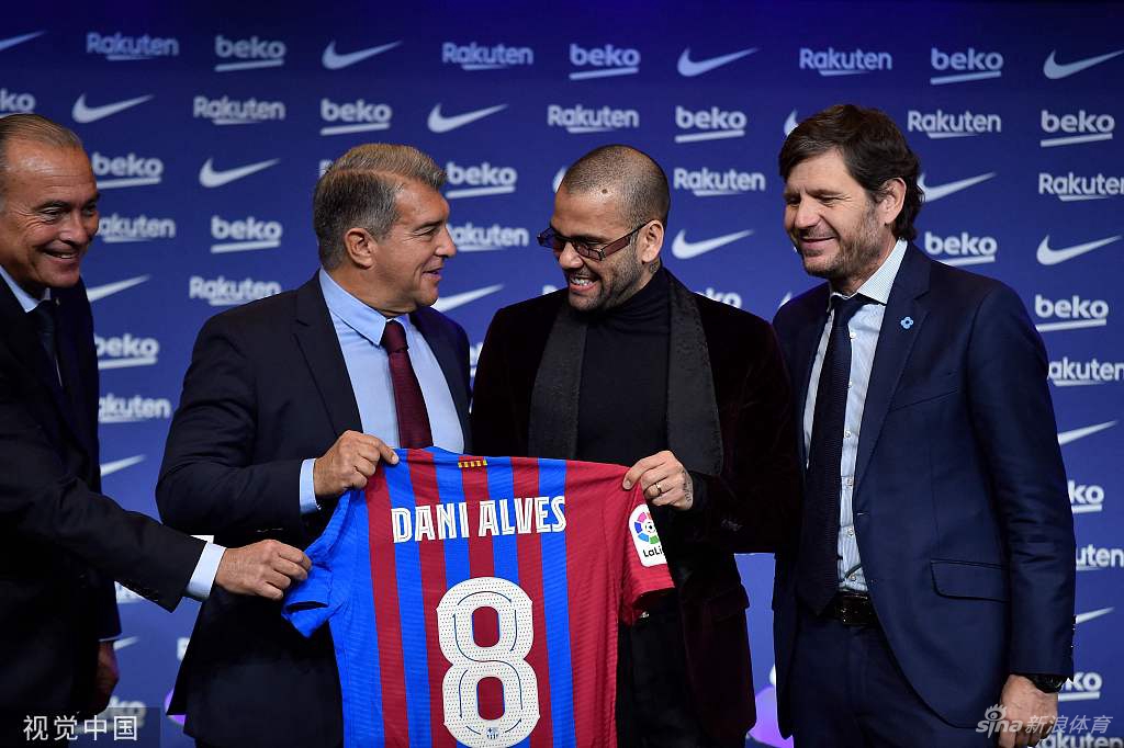 阿尔维斯亮相诺坎普：巴萨是我最后一站