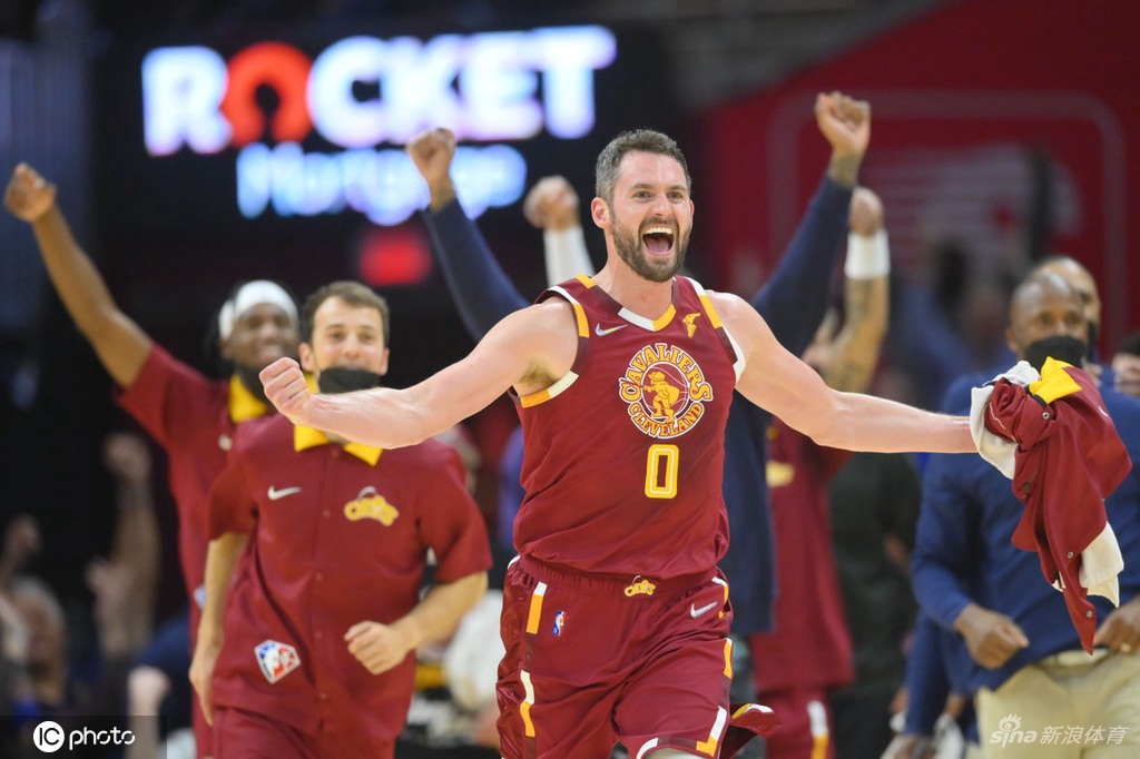 [NBA]勇士104-89骑士 库里9三分砍40分