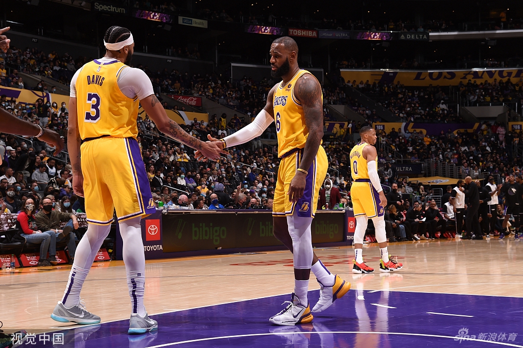 [NBA]国王3加时力克湖人 詹姆斯空砍30+11