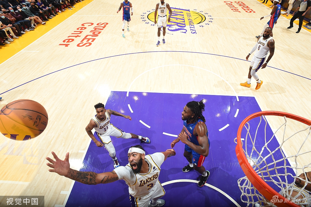 [NBA]活塞106-110湖人 詹姆斯砍33+9