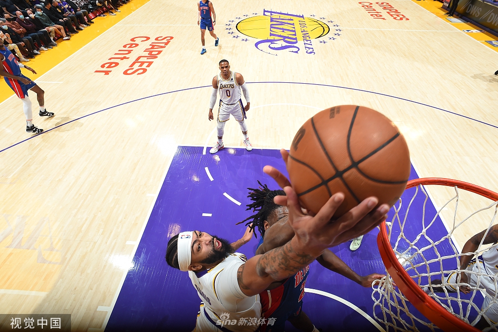 [NBA]活塞106-110湖人 詹姆斯砍33+9