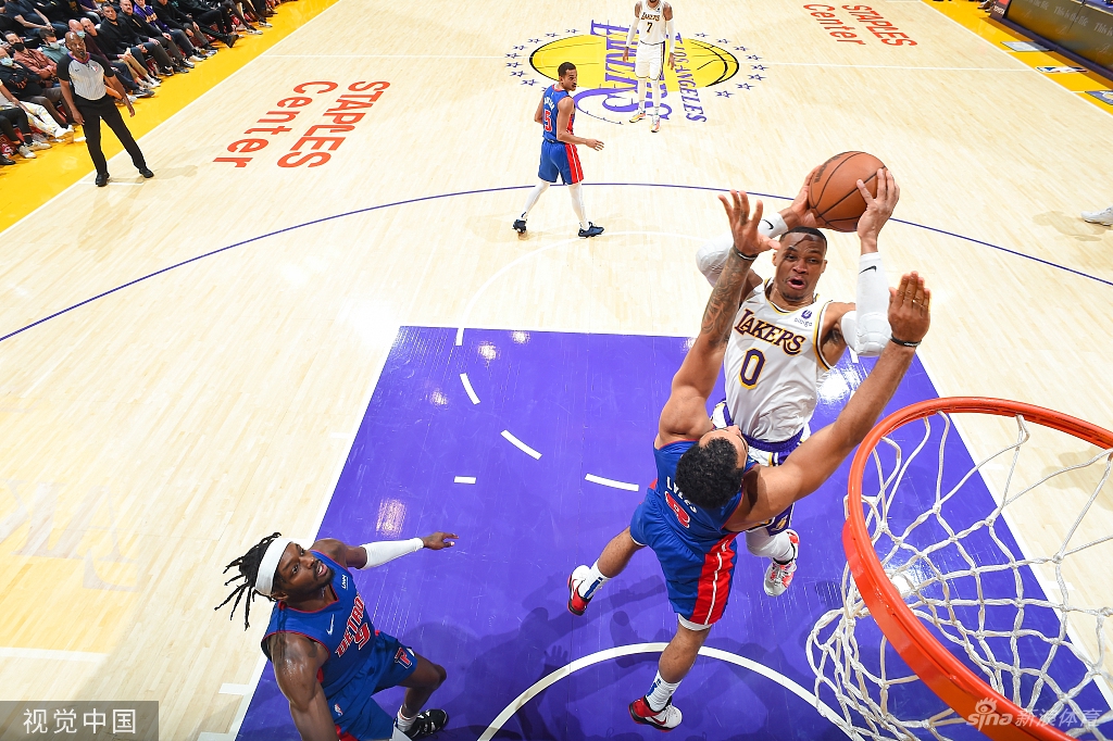 [NBA]活塞106-110湖人 詹姆斯砍33+9