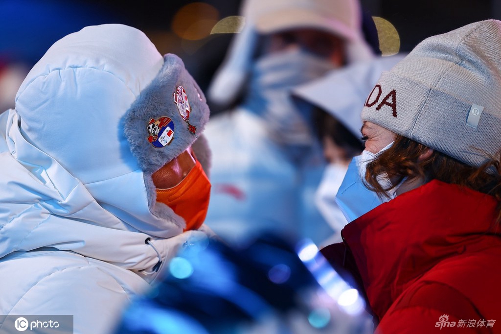 姥姥和妈妈现场见证谷爱凌获颁第二金