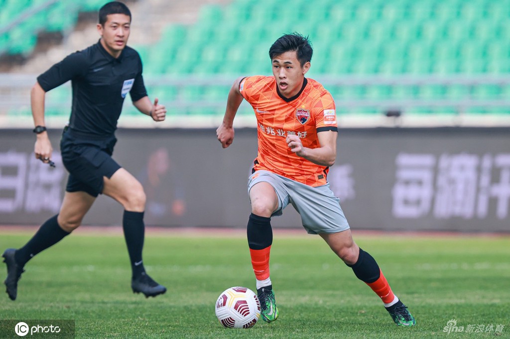 深足部分球员欠薪 戴伟浚向足协申请仲裁