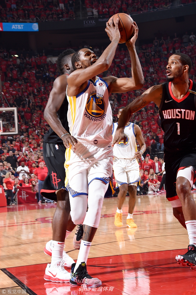 杜兰特强攻篮下