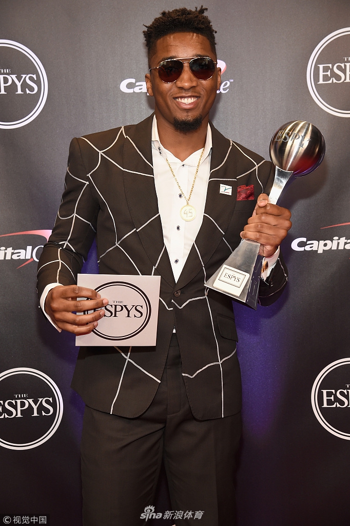 米切尔获最佳突破运动员奖