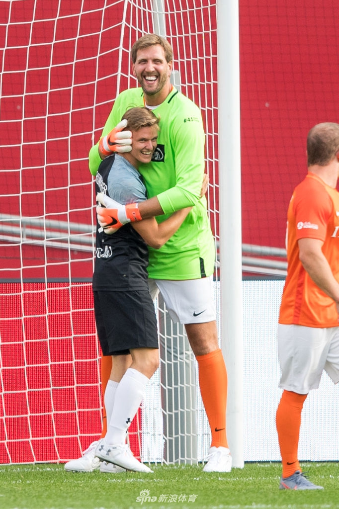 身高2米13的门将见过吗?诺天王变身绿茵场小飞机