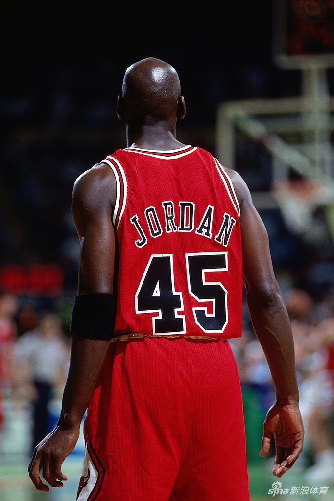 45号乔丹老照片：23号杀手本能仍在 依旧佛挡杀佛