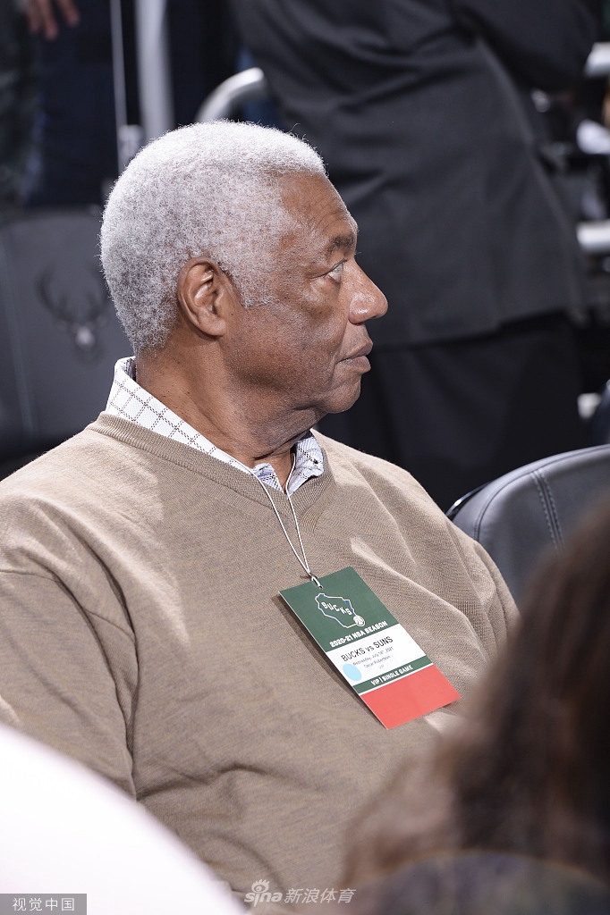 [NBA总决赛]太阳103-109雄鹿 字母哥26+14总分扳成2-2