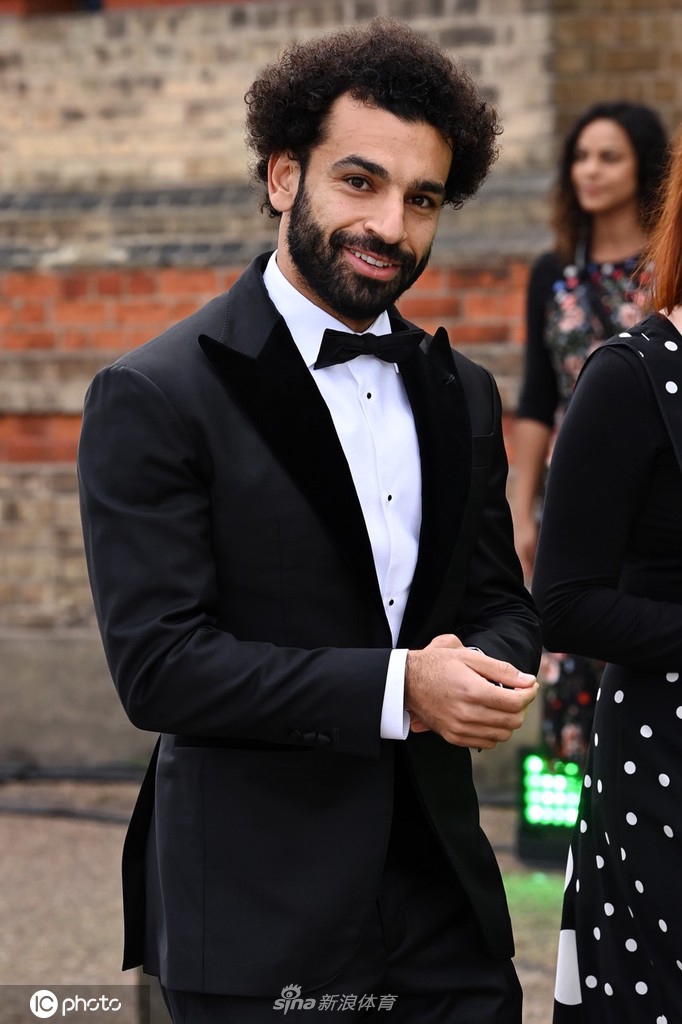 萨拉赫现身earthshot颁奖典礼 西装革履绅士帅气_高清图集_新浪网
