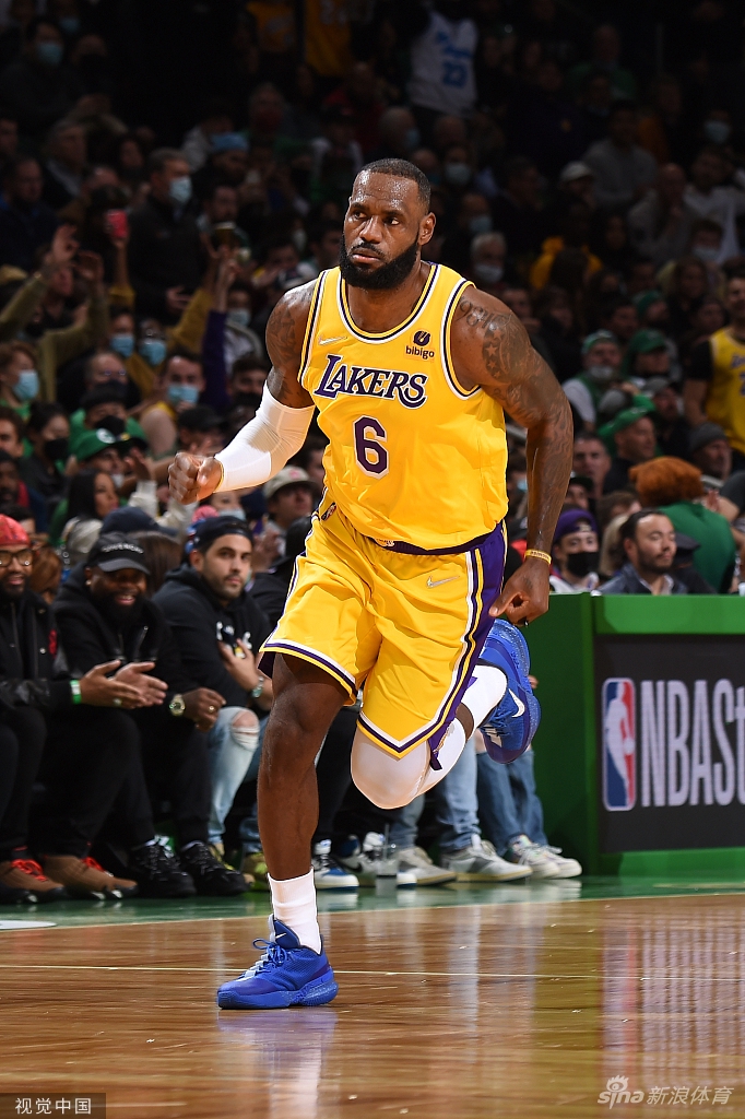 [NBA]湖人客场输22分 詹姆斯复出砍23分