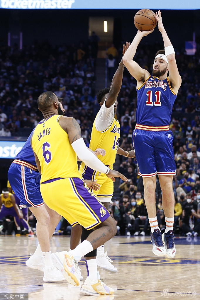 [NBA]湖人115-117勇士 老詹空砍26+15