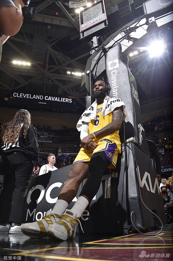 [NBA]湖人131-120骑士 詹姆斯豪取三双