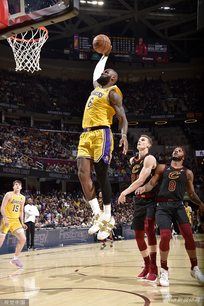 [NBA]湖人131-120骑士 詹姆斯豪取三双