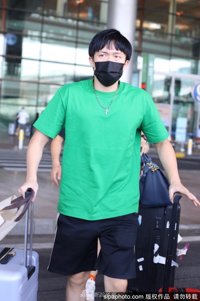 中国乒乓球队现身首都机场