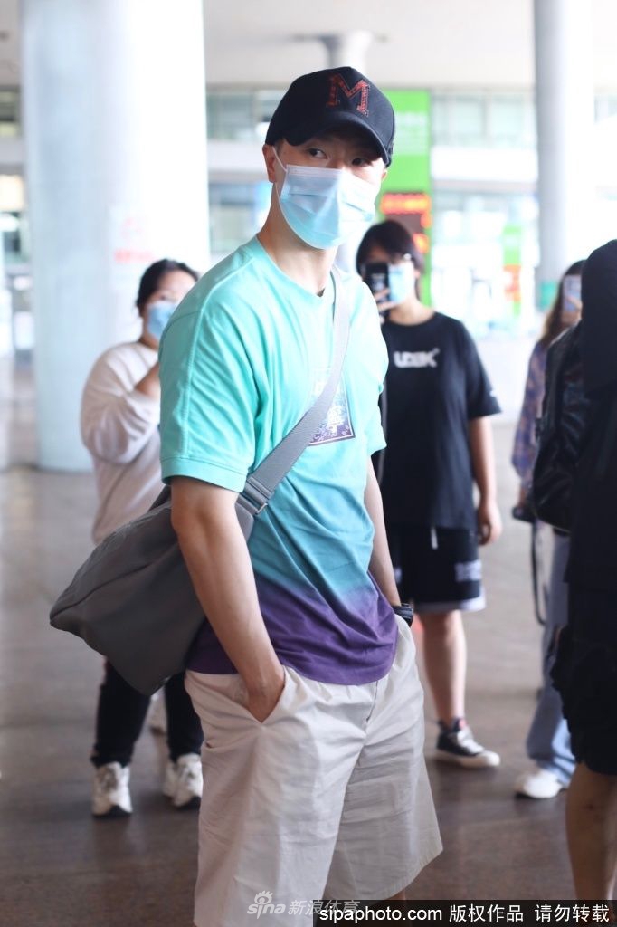 中国乒乓球队现身首都机场