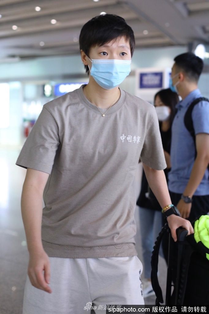 中国乒乓球队现身首都机场