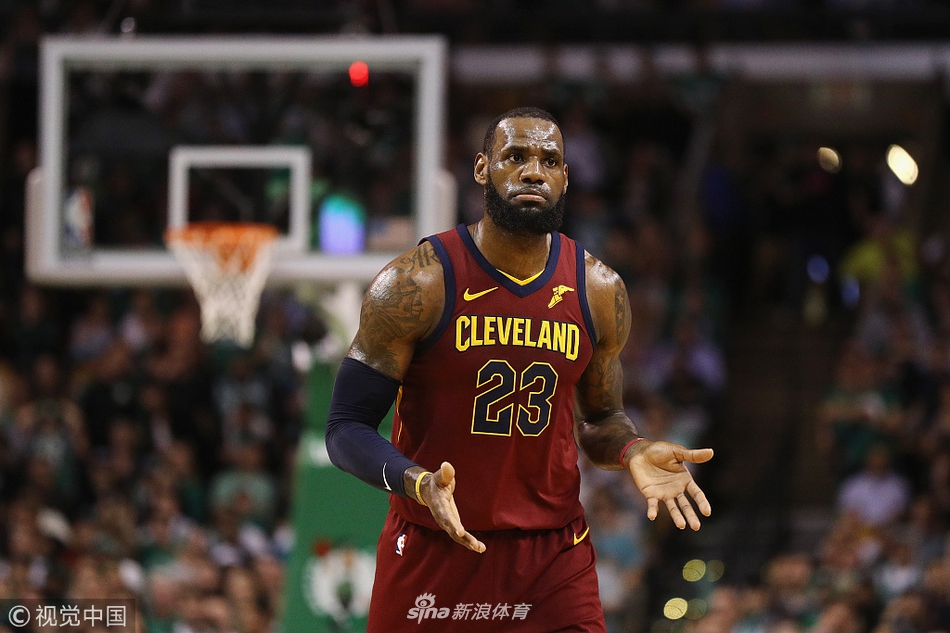 带不动球队王者变青铜 双眼空洞的詹皇