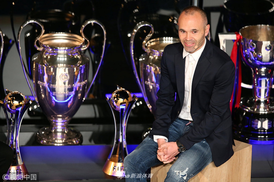 巴萨举行伊涅斯塔告别仪式