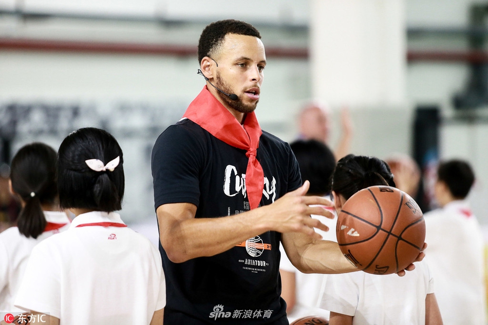 库里造访武汉华科附小