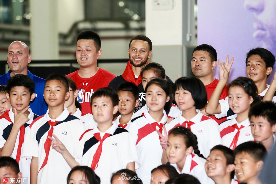 库里造访武汉华科附小