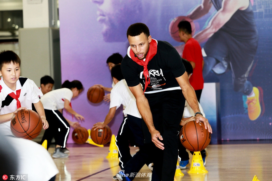 库里造访武汉华科附小