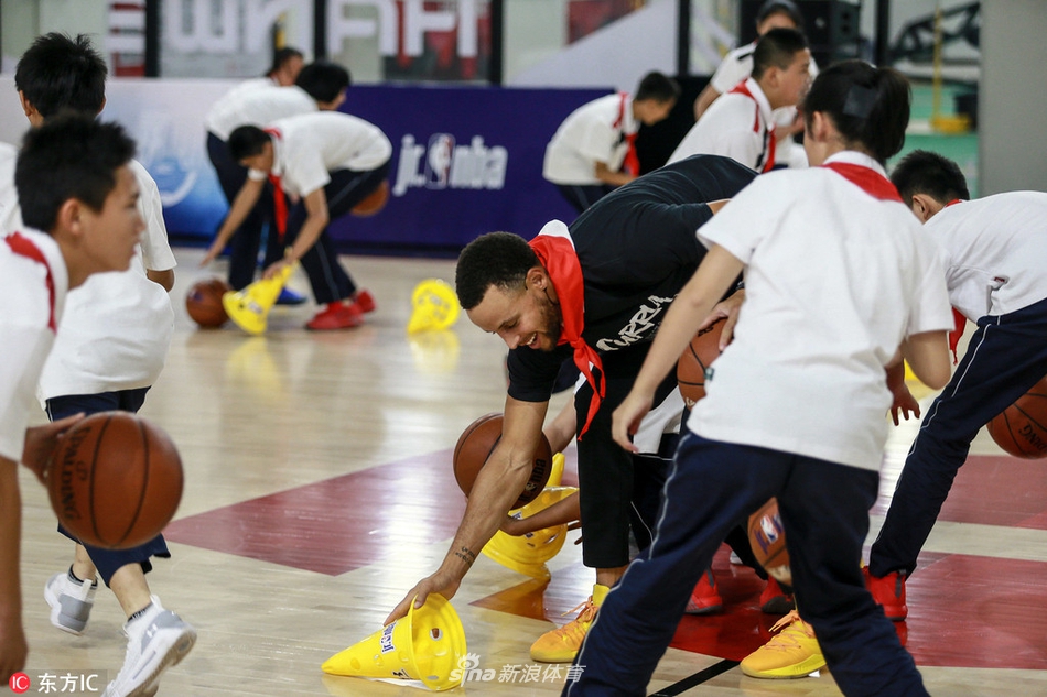 库里造访武汉华科附小