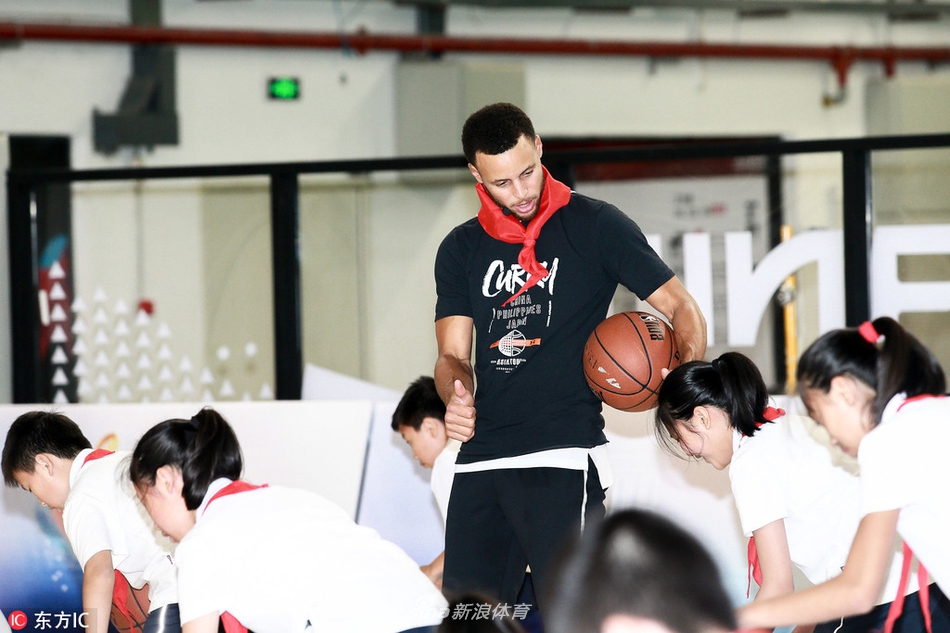 库里造访武汉华科附小