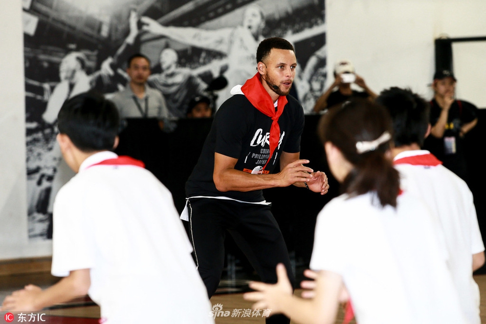 库里造访武汉华科附小