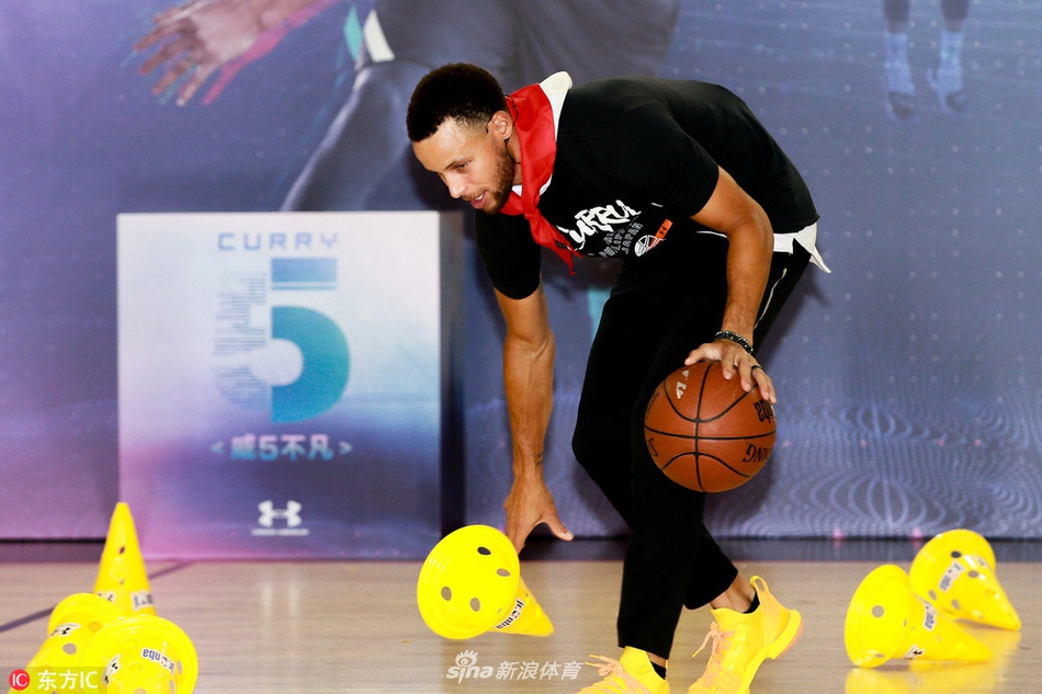 库里造访武汉华科附小