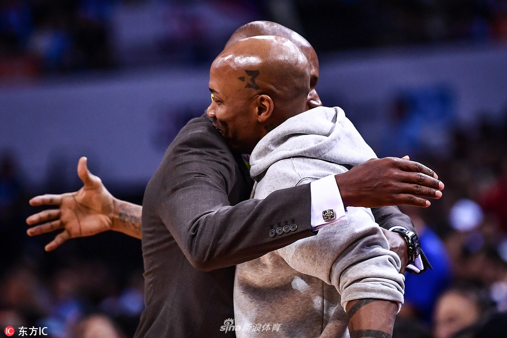 马布里拥抱合影雷阿伦 96黄金一代令人唏嘘