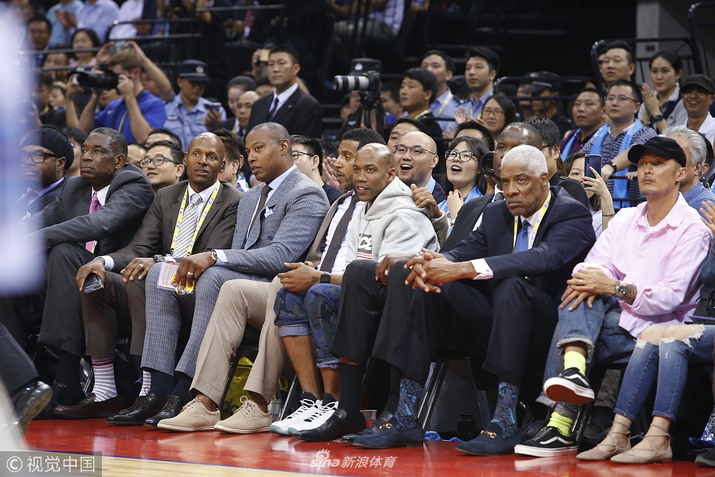 马布里场边观战