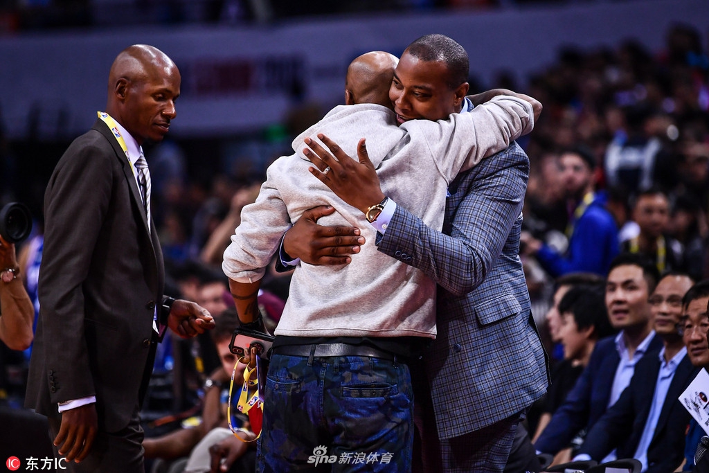 马布里拥抱巴特勒