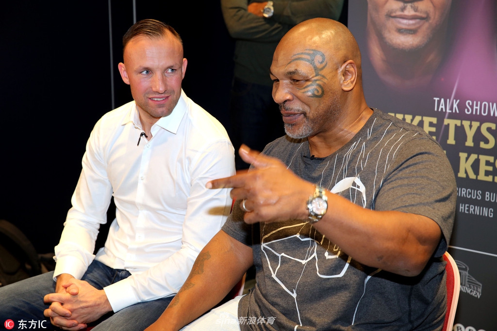拳王老矣！泰森宣传个人脱口秀胡子花白