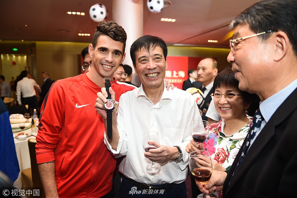 上港集团董事长陈戌源与奥斯卡