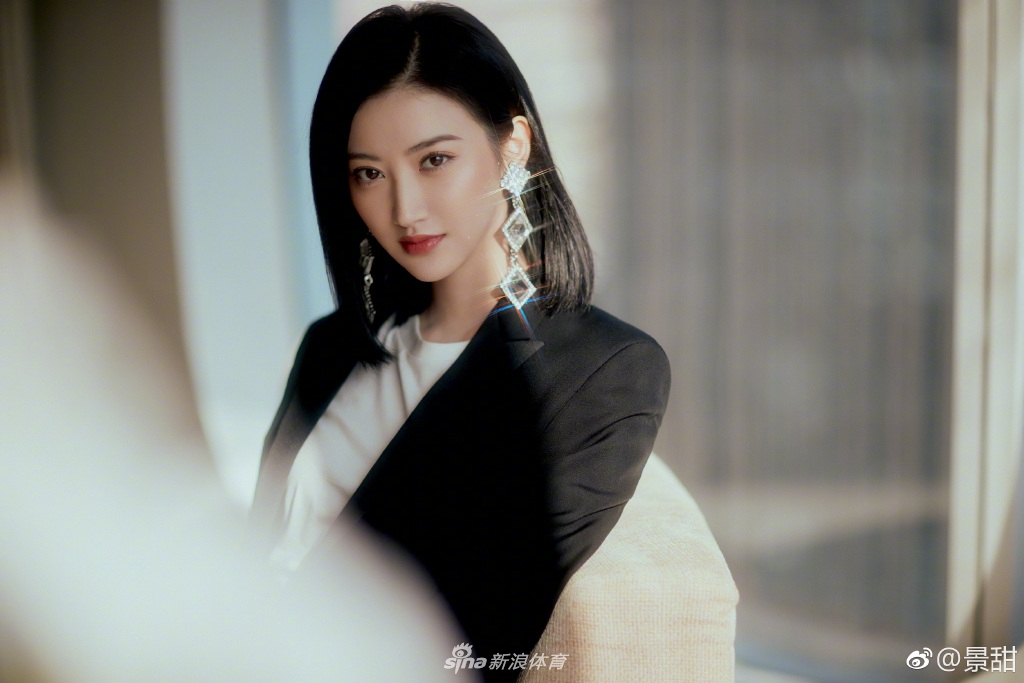 张继科女友景甜微博发美照 甜美系御姐上线