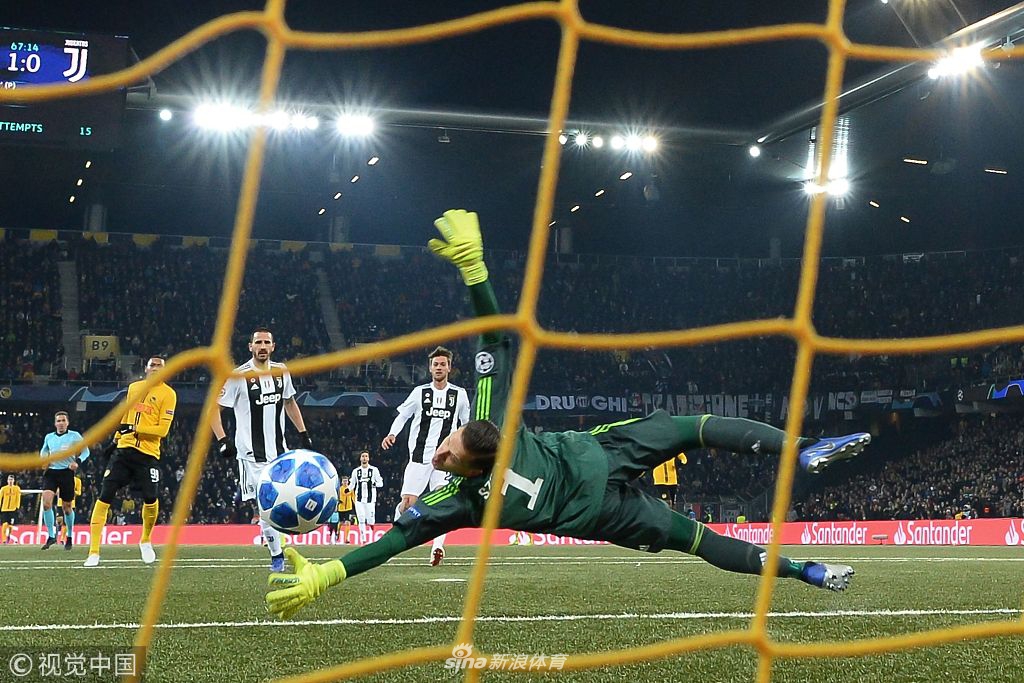 皇马大门被洞穿