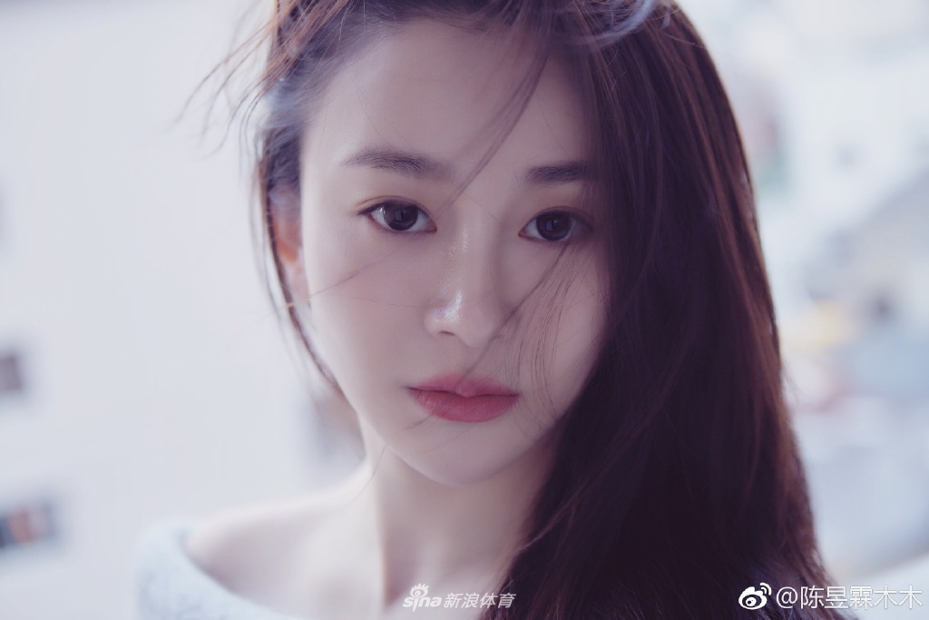 吴秀波包养门女主角Ins被扒 竟是巴萨球迷！