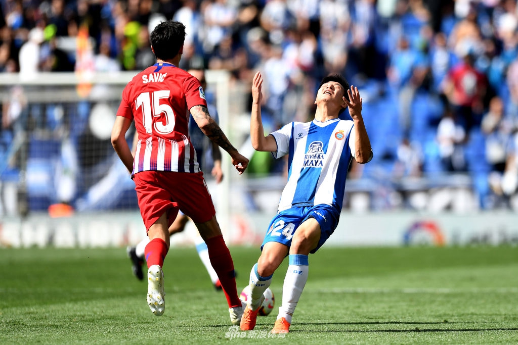 武磊遗憾错过进球