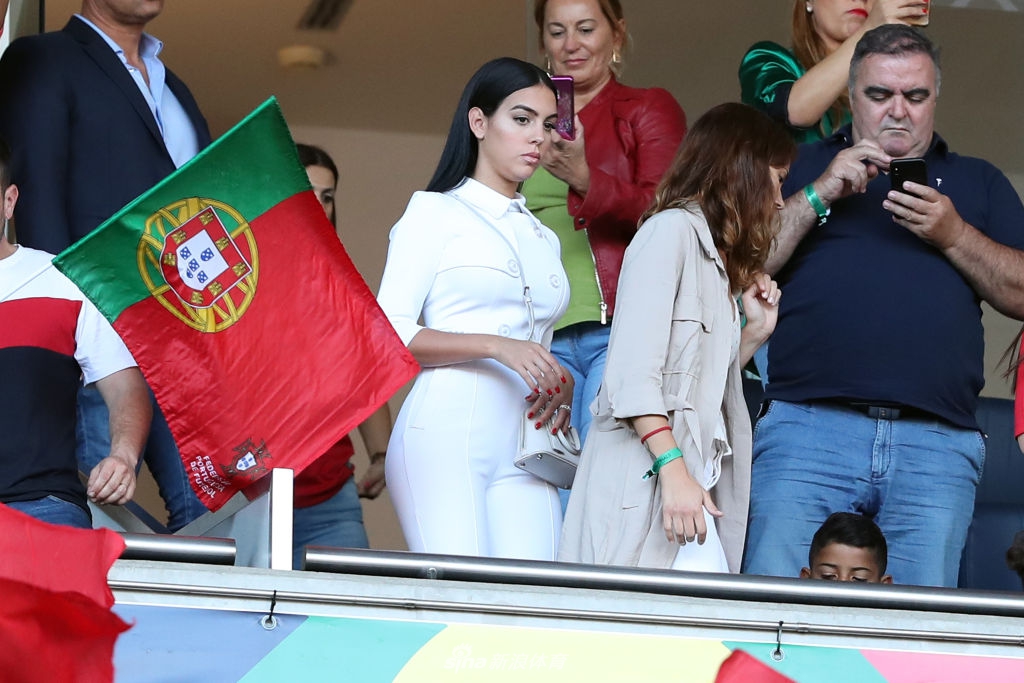 C罗女友乔治娜现场助阵 这一身打扮什么水平