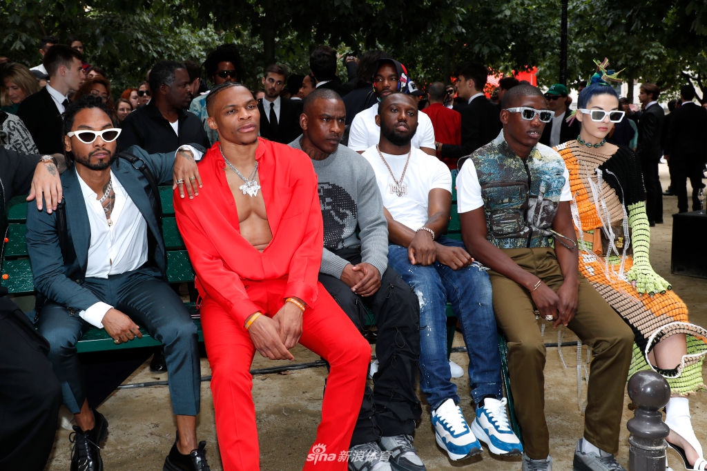 巴黎男装周LV秀场威少与吴亦凡同场比帅