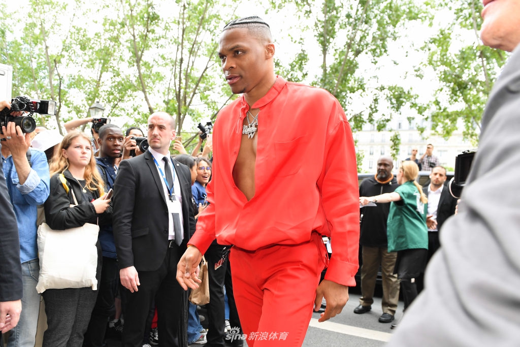 巴黎男装周LV秀场威少与吴亦凡同场比帅