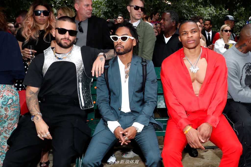 巴黎男装周LV秀场威少与吴亦凡同场比帅