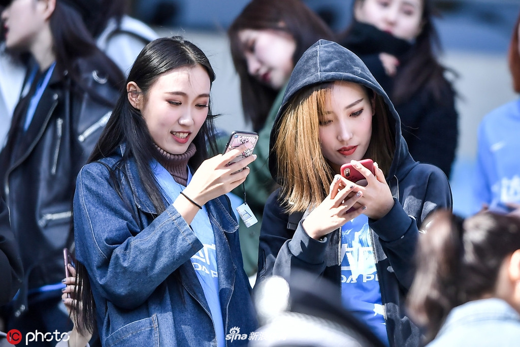 中超美女球迷图鉴 半程看台美色大赏