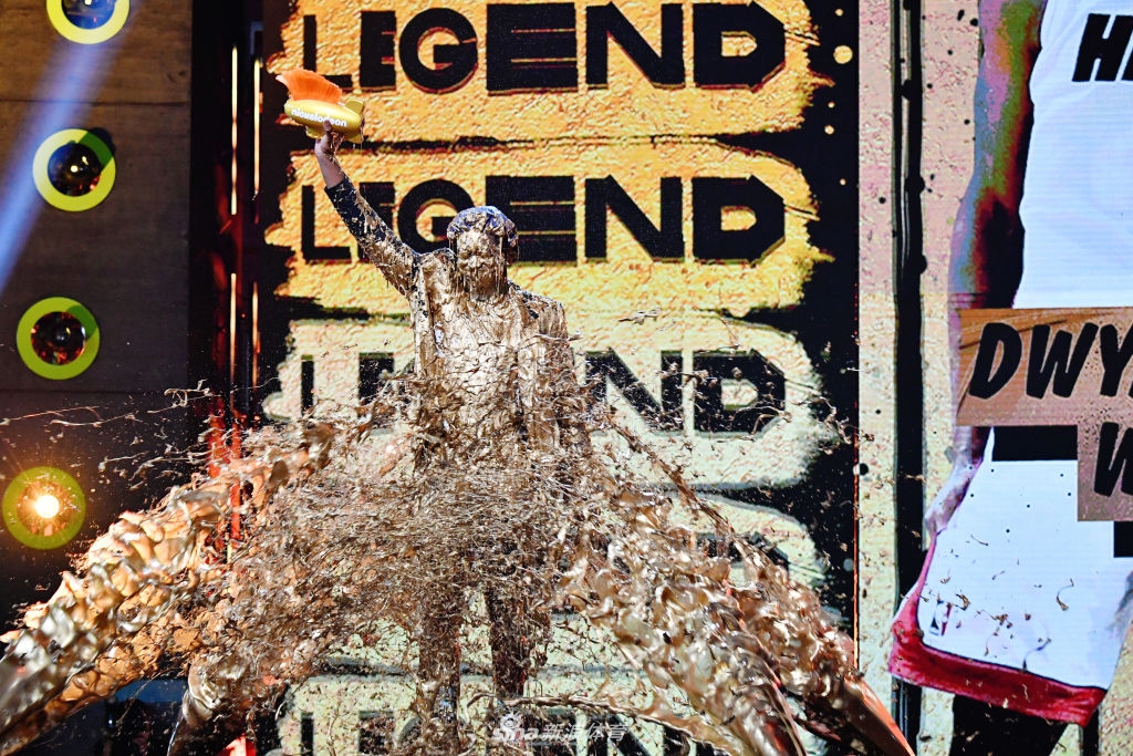 韦德获儿童运动选择奖传奇奖 秒变金人