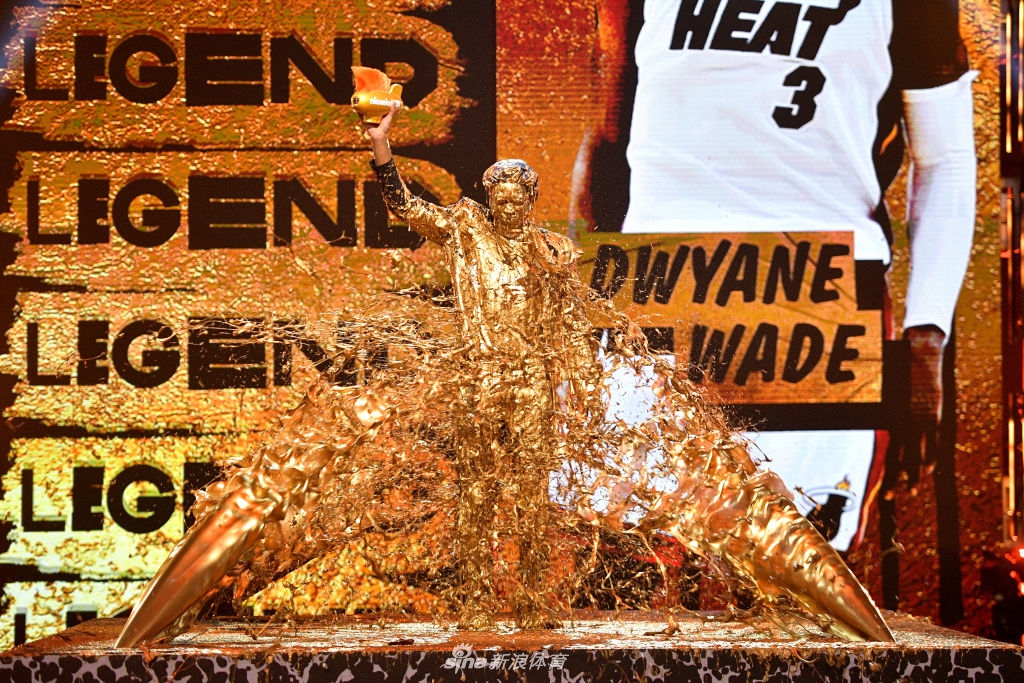 韦德获儿童运动选择奖传奇奖 秒变金人