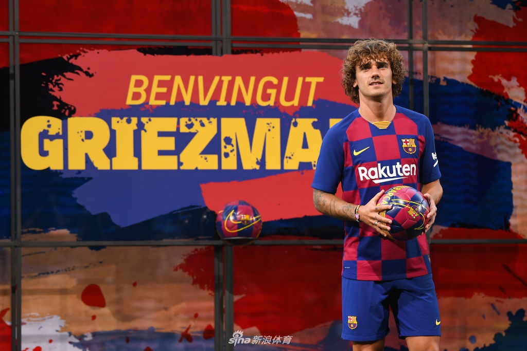 格列兹曼正式亮相巴萨 身披17号球衣