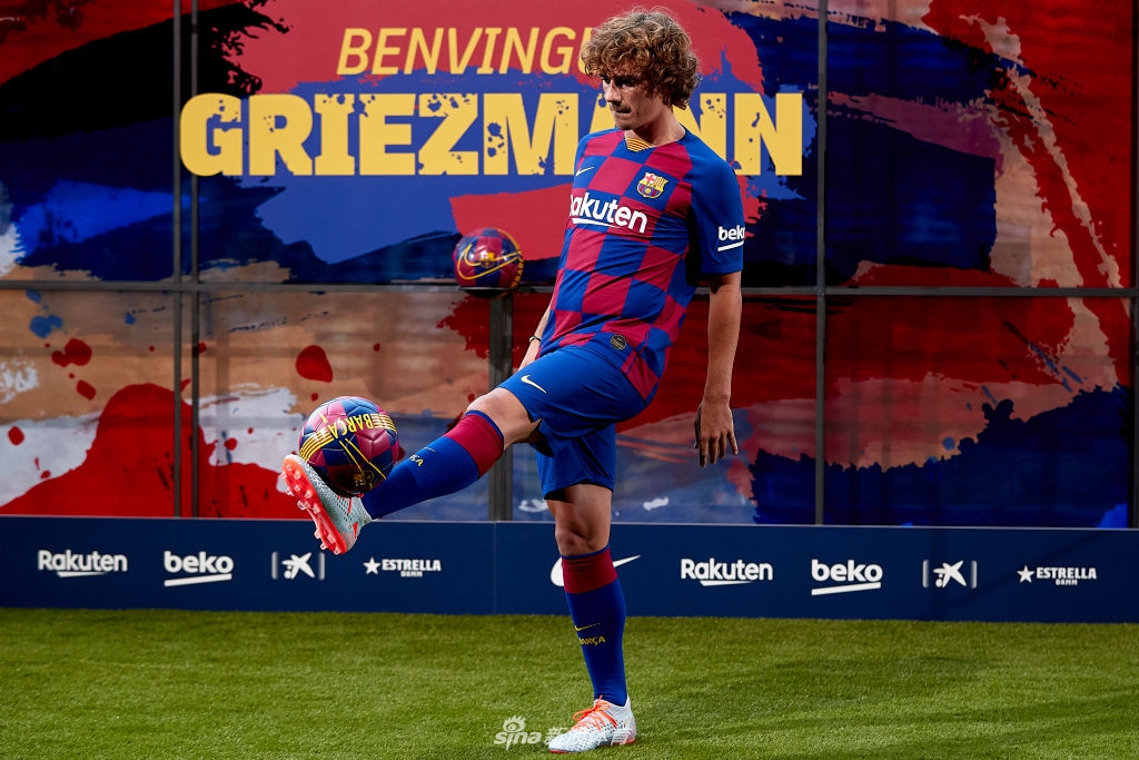 格列兹曼正式亮相巴萨 身披17号球衣