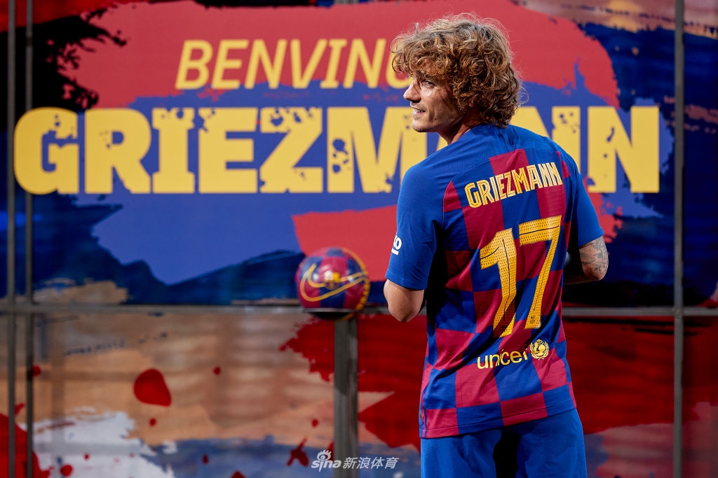 格列兹曼正式亮相巴萨 身披17号球衣
